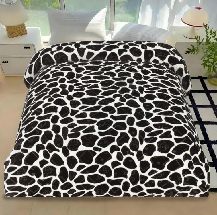 Premium AC Blanket 210×230 cm – Ultra Soft Lightweight Summer Blanket